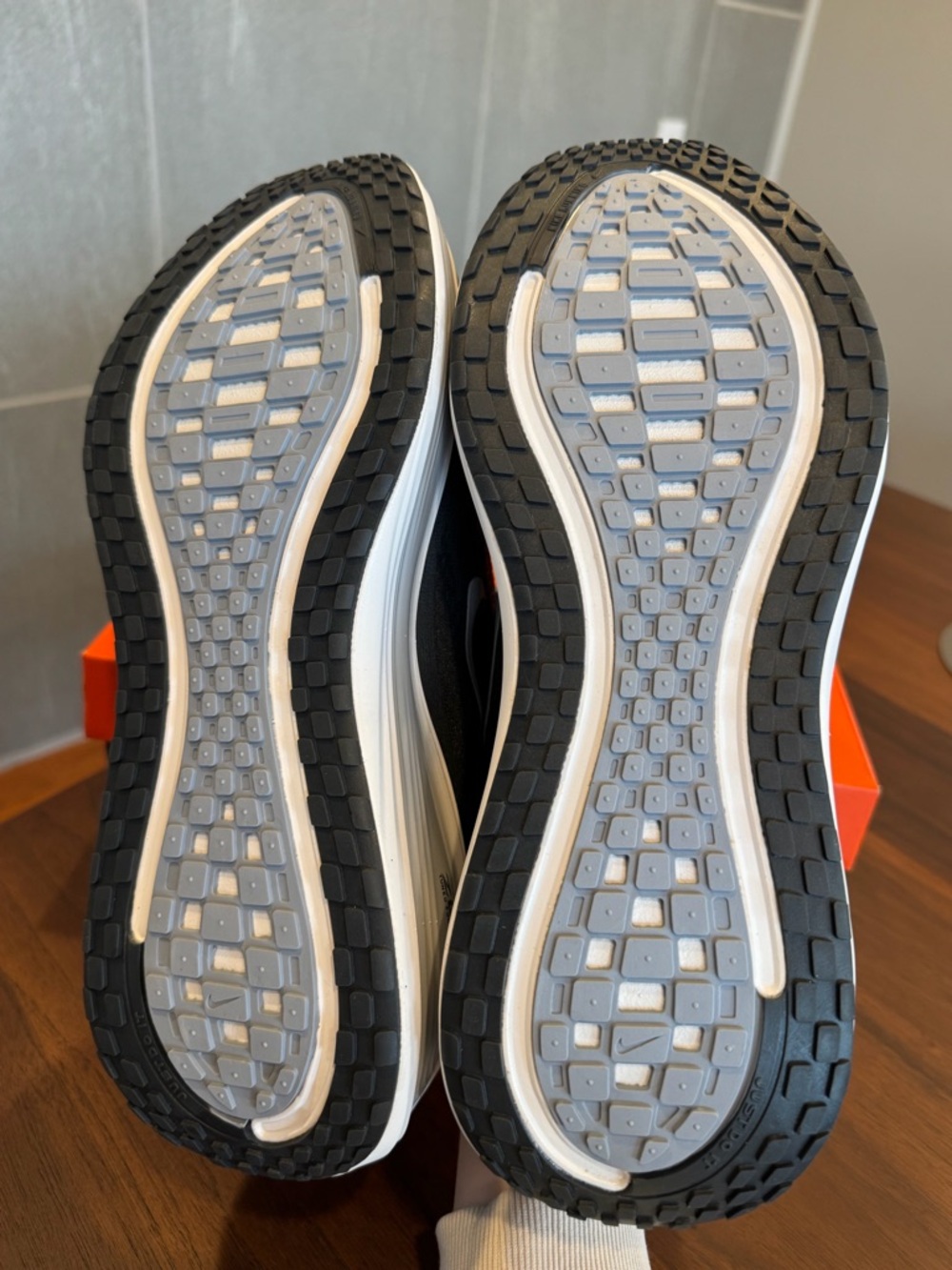 Nike Men’s Vomero Plus - Picture 3 of 4